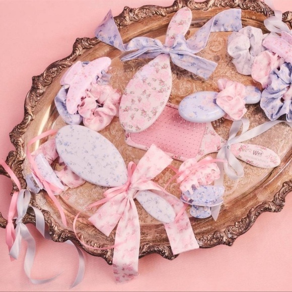 NWT Goody LoveShackFancy Blue and White Hair Floral Clip - Picture 8 of 11